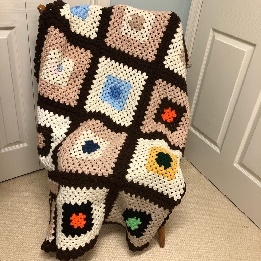 GRANNY SQUARES Afghan 58” x 70” colorful